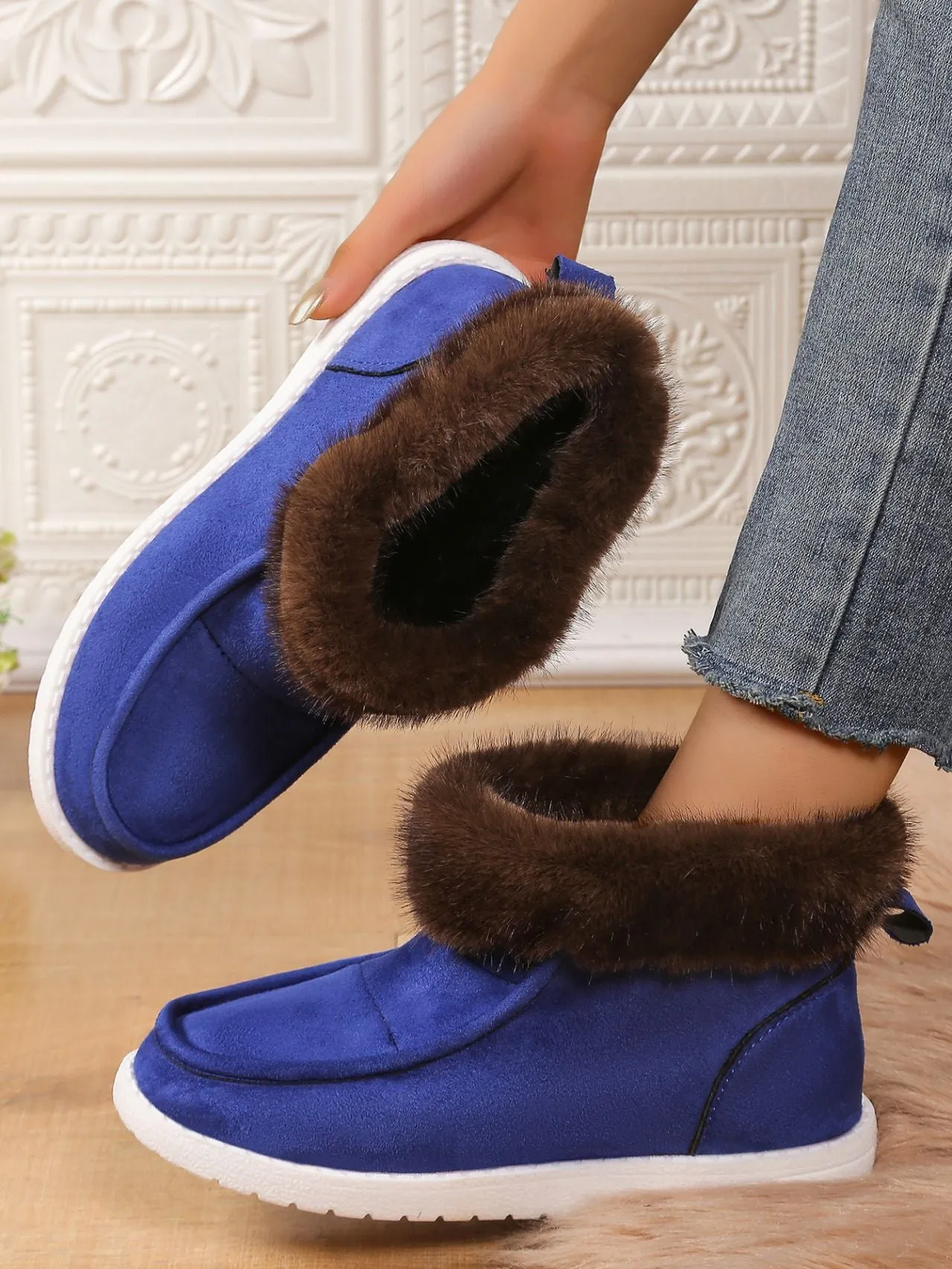 Faux Fur Suede Round Toe Sneakers