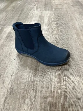 Free Spirit Preta Moonlit Ocean Womens Pull On with Elastic Gussets Water Resistant Ankle Boots