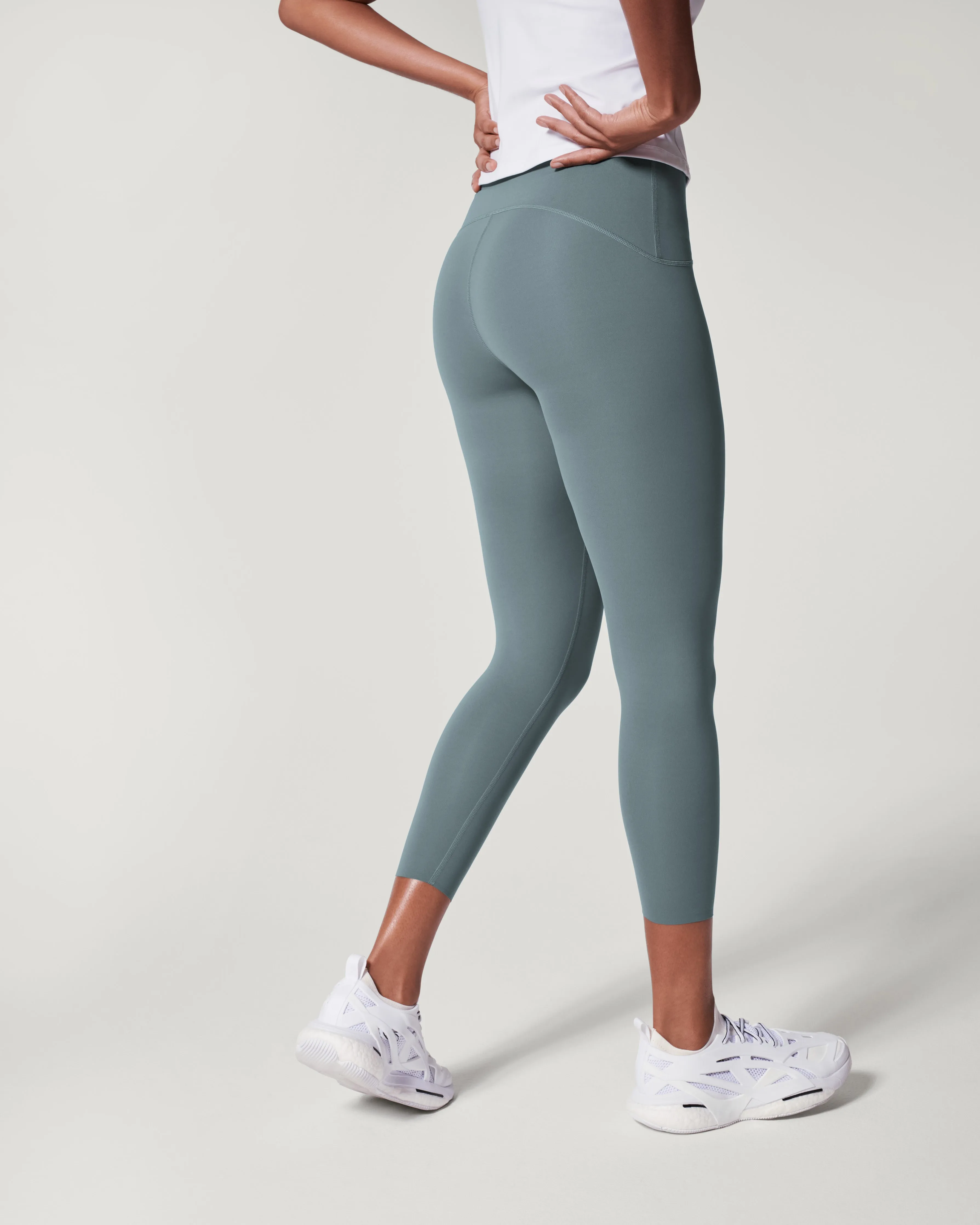 SPANXshape™ Booty Boost® 7/8 Leggings